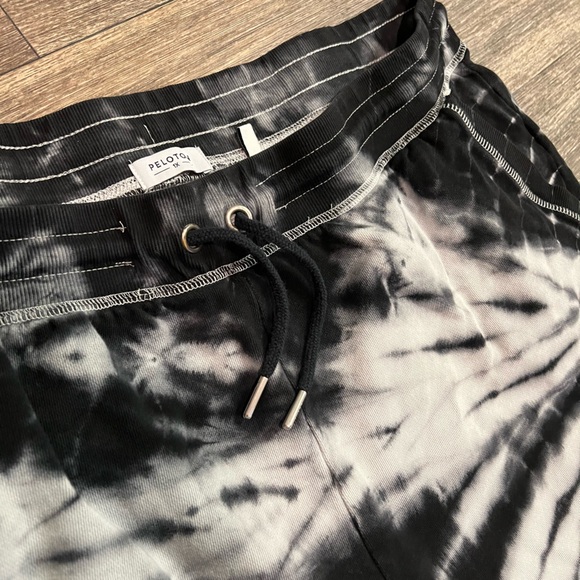 Peloton tie dye black and white joggers 1x - Picture 6 of 7
